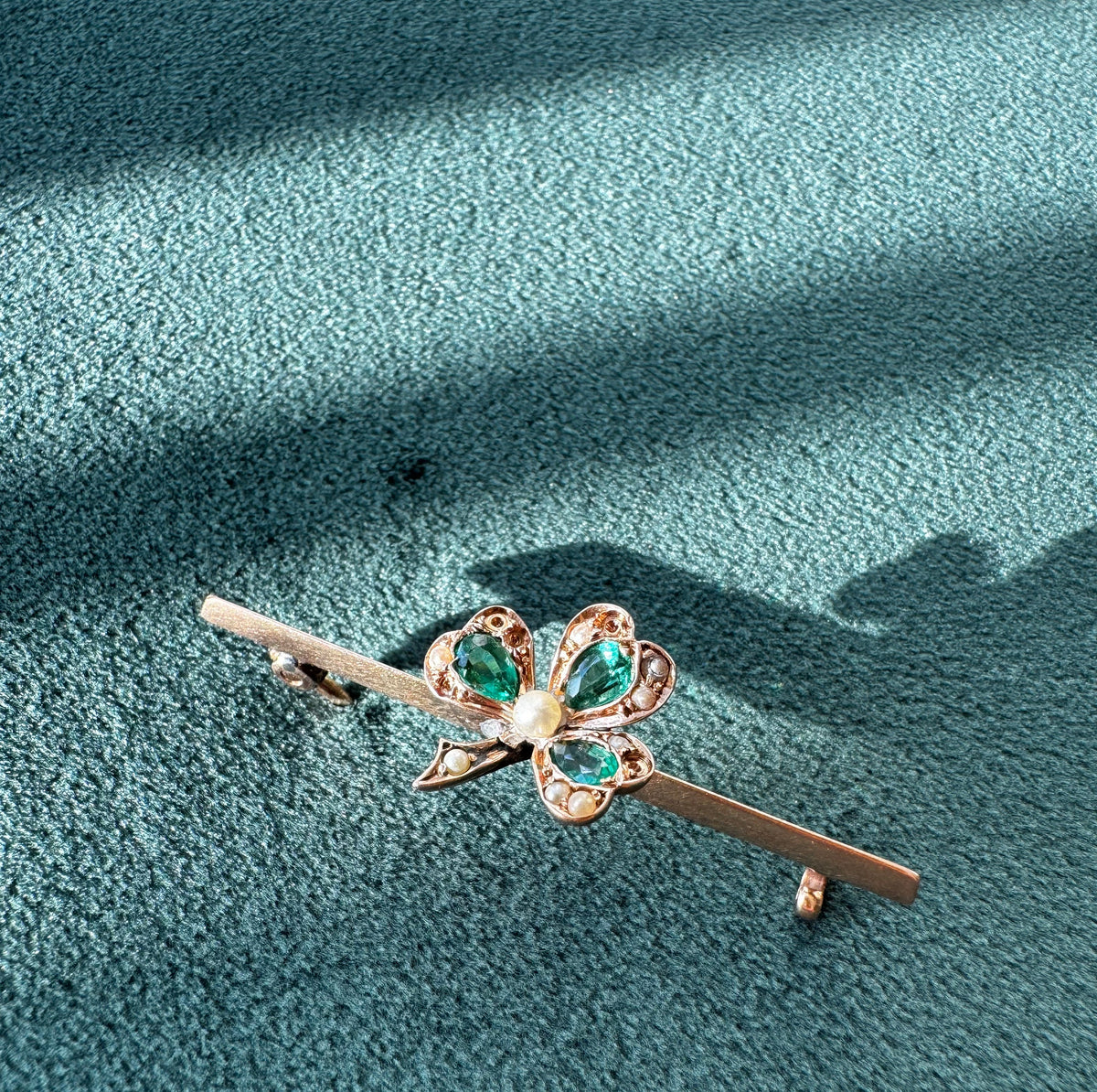 Antique 14K Gold Four Leaf Clover Bar Pin with Emeralds and Pearl