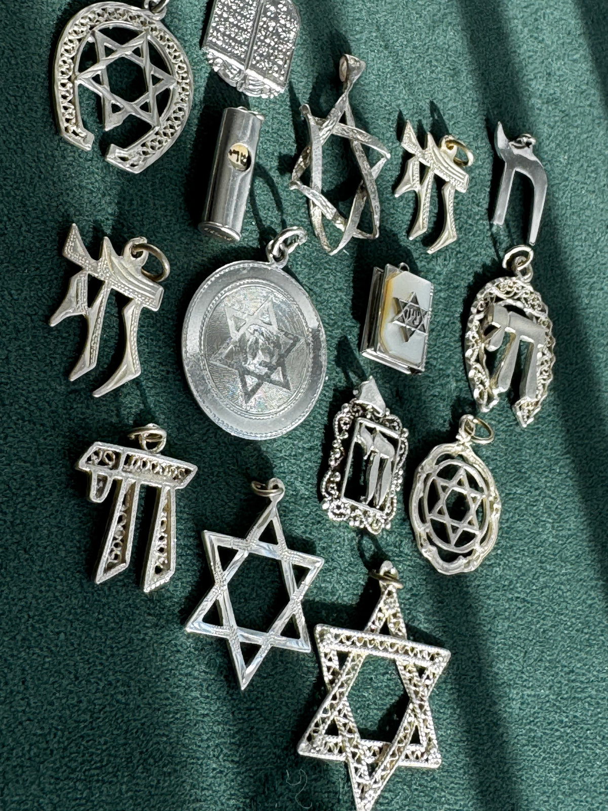 Vintage Sterling Silver Engraved Star of David Round Medallion Pendant Judaica Statement Necklace