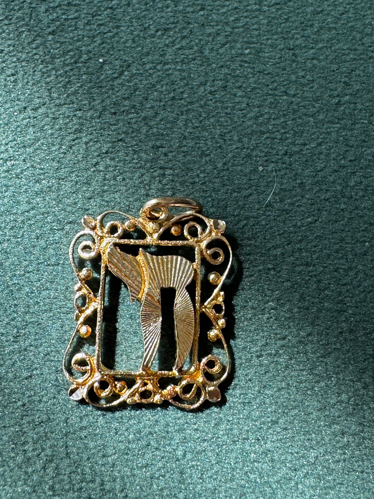 14K Yellow Gold Filigree Chai Pendant Scrollwork Frame Hebrew Life Symbol Judaica Fine Jewelry