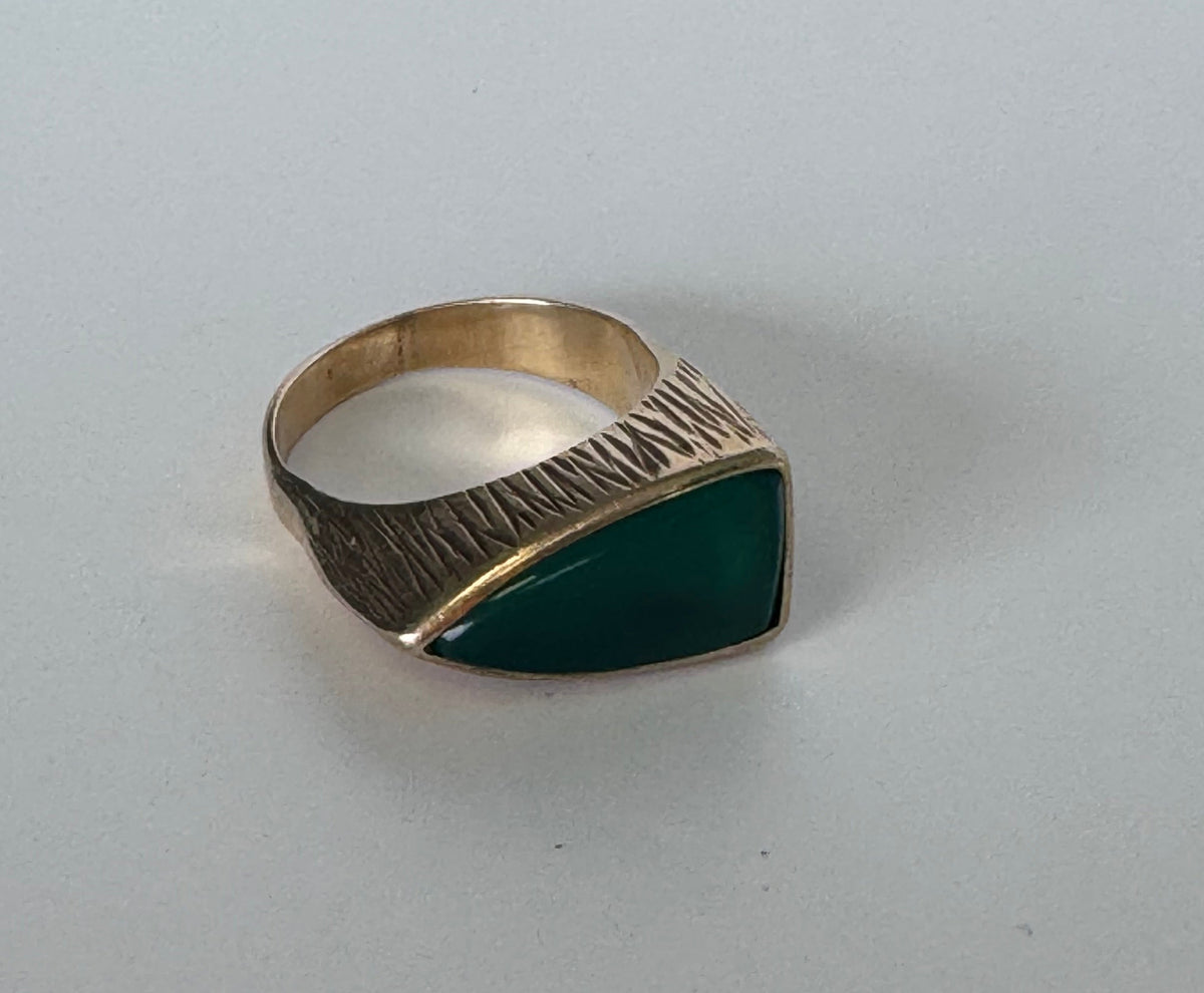 Estate modernist 14K gold abstract jade ring mid century angular brutalist design textured finish