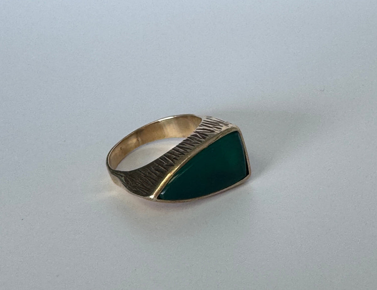 Estate modernist 14K gold abstract jade ring mid century angular brutalist design textured finish
