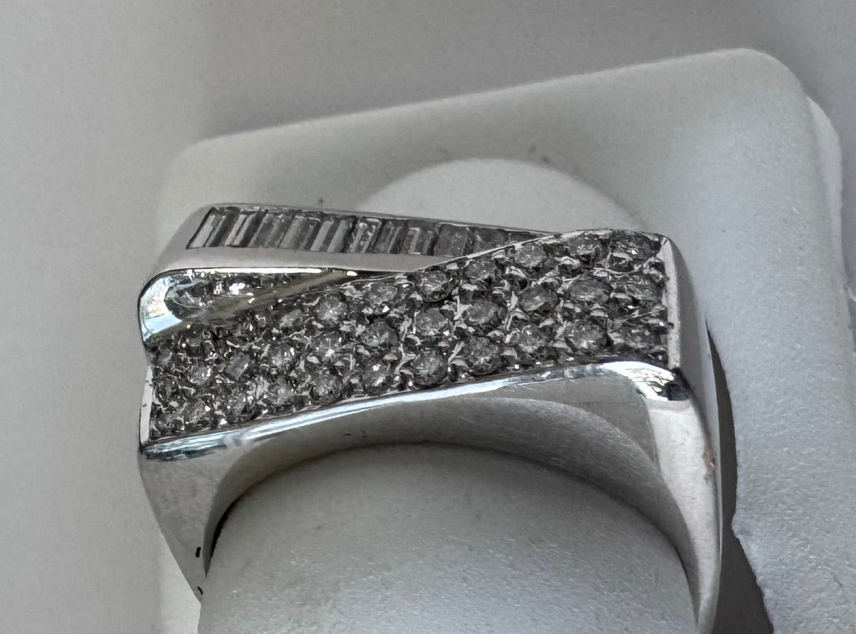 18K White Gold Geometric Vintage Ring