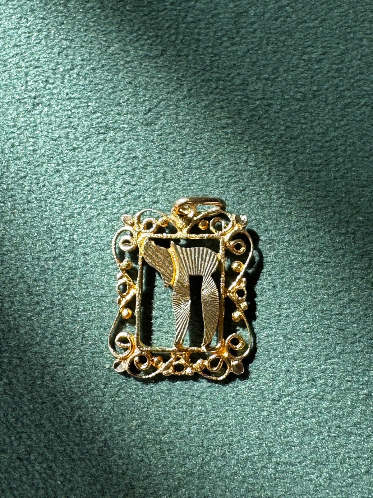 14K Yellow Gold Filigree Chai Pendant Scrollwork Frame Hebrew Life Symbol Judaica Fine Jewelry