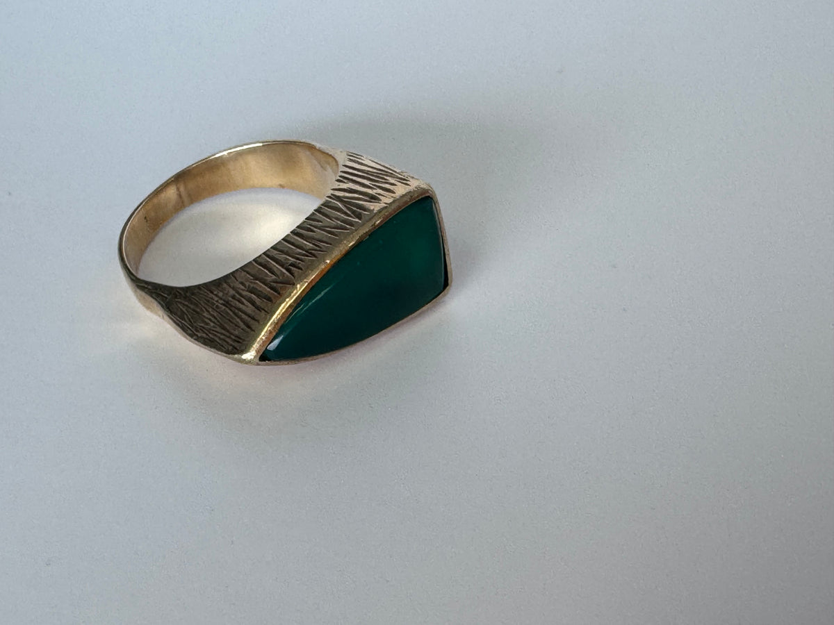 Estate modernist 14K gold abstract jade ring mid century angular brutalist design textured finish