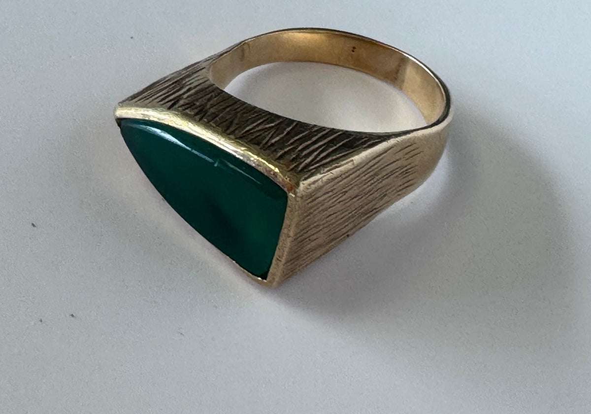 Estate modernist 14K gold abstract jade ring mid century angular brutalist design textured finish