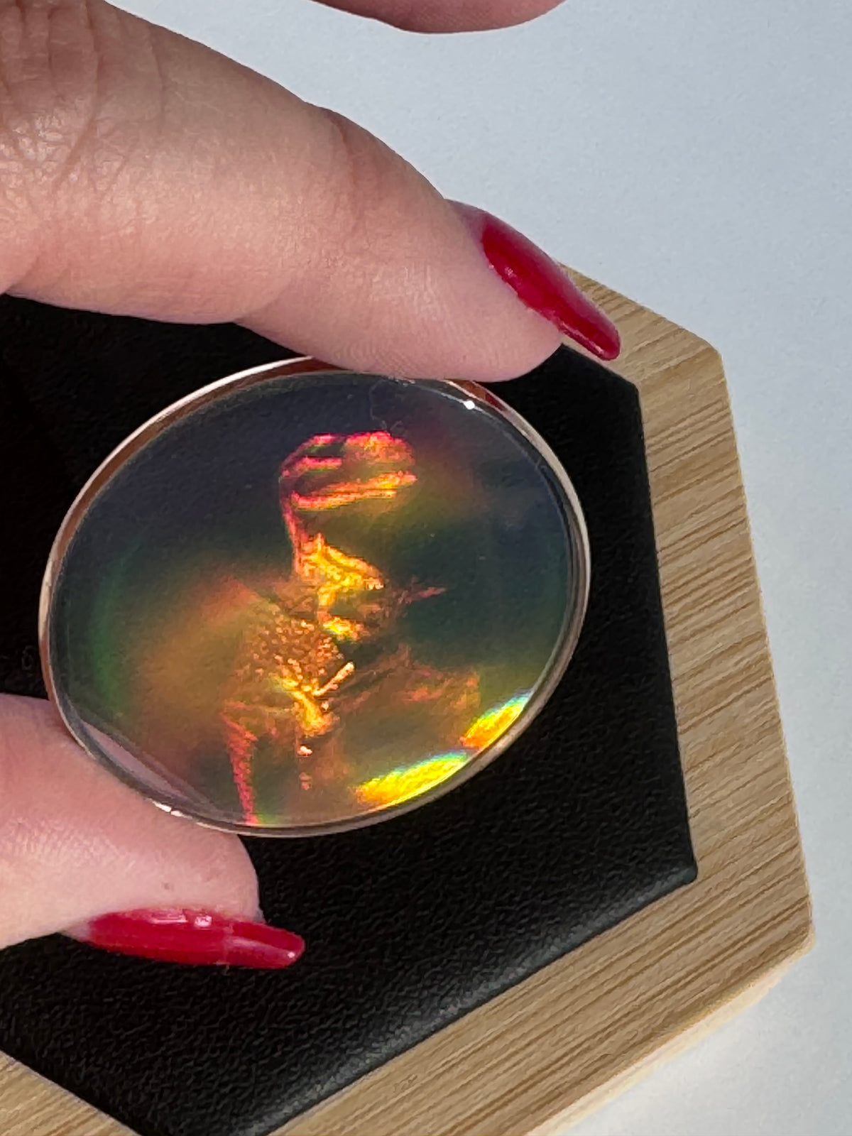 Vintage 9ct Gold Dinosaur Hologram Pendant Novelty