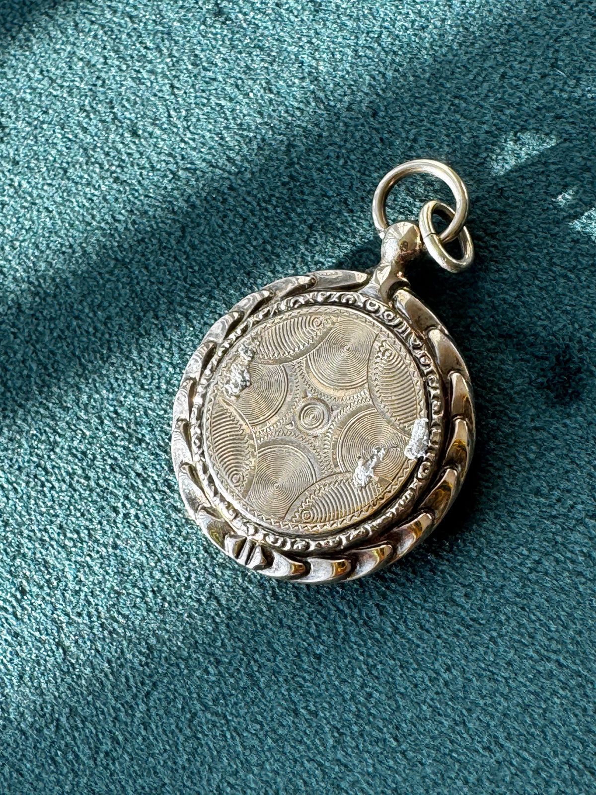Antique 14K Yellow Gold Engine Turned Edwardian Locket with Vintage Photo