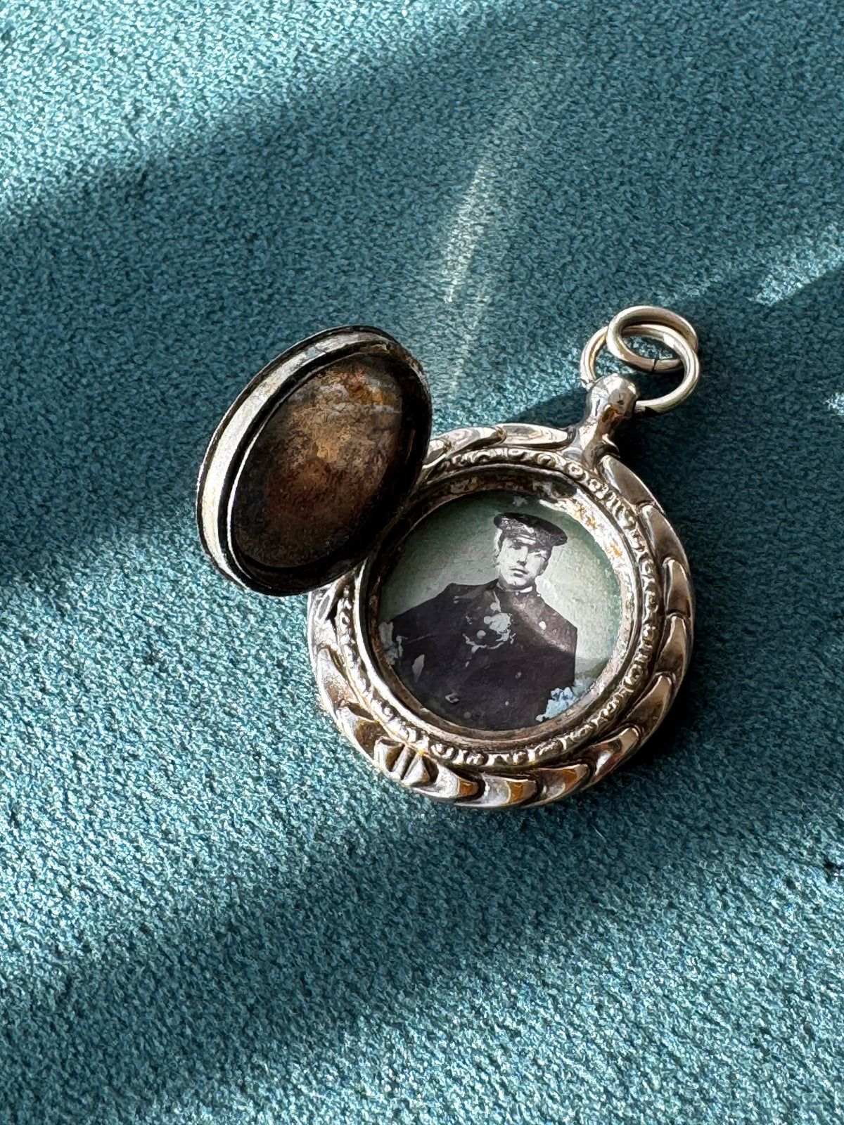 Antique 14K Yellow Gold Engine Turned Edwardian Locket with Vintage Photo