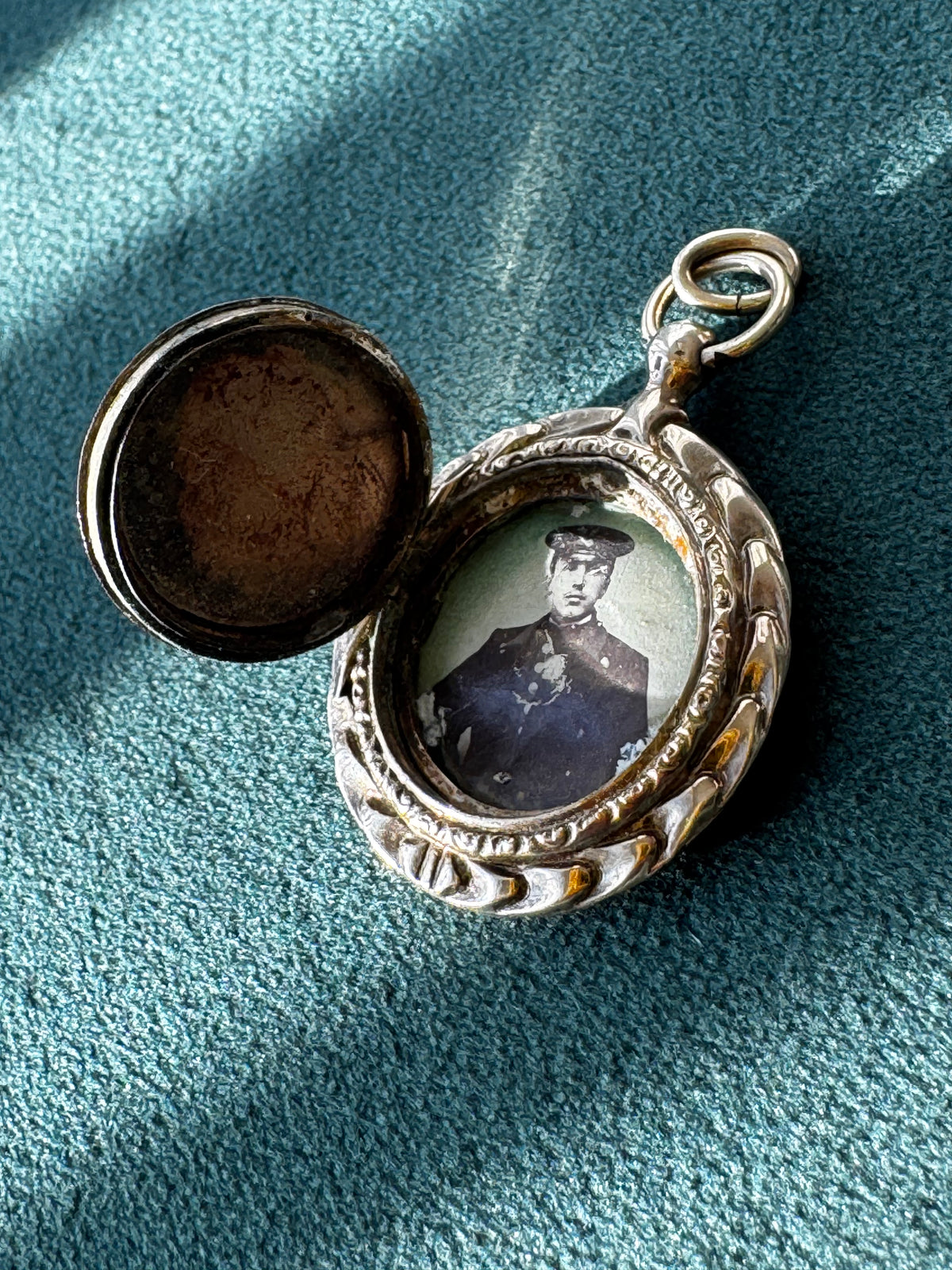 Antique 14K Yellow Gold Engine Turned Edwardian Locket with Vintage Photo