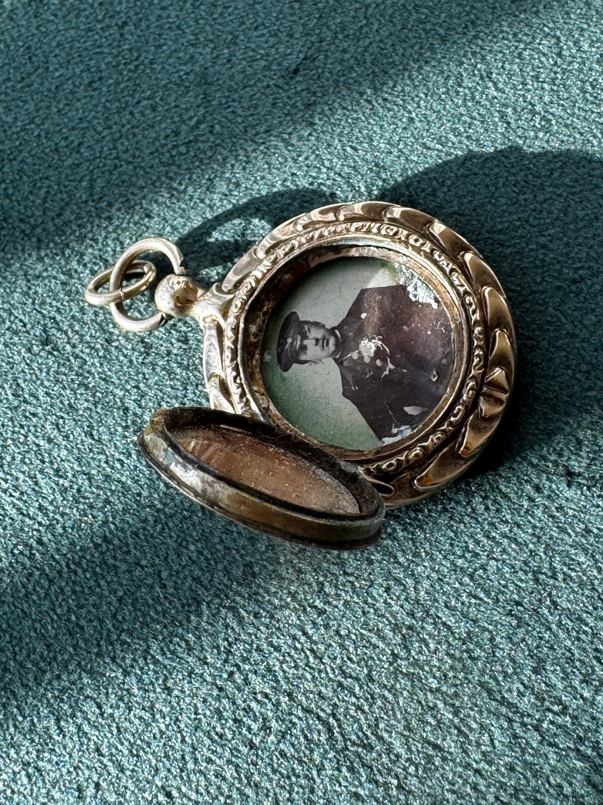 Antique 14K Yellow Gold Engine Turned Edwardian Locket with Vintage Photo
