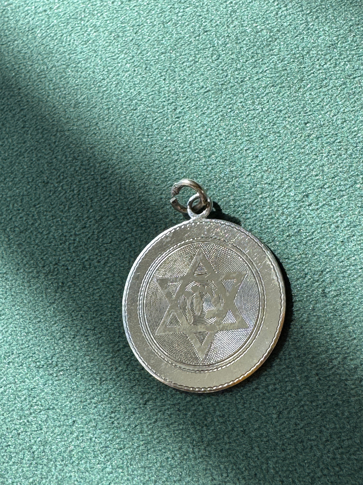 Vintage Sterling Silver Engraved Star of David Round Medallion Pendant Judaica Statement Necklace