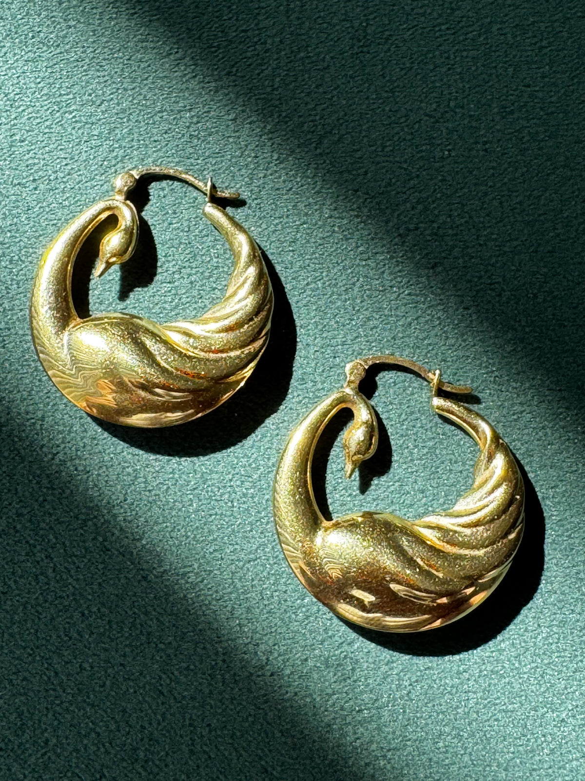 Vintage 18K Solid Yellow Gold Swan Hoop Earrings 3.5 Grams