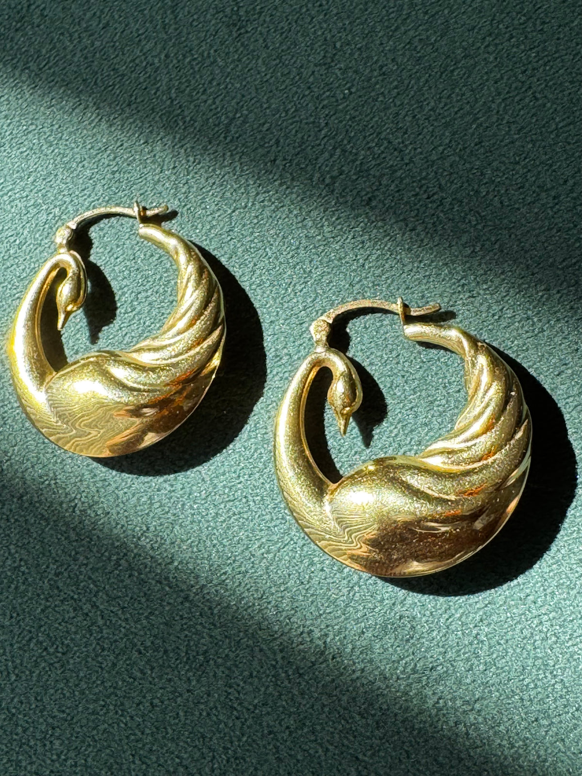 Vintage 18K Solid Yellow Gold Swan Hoop Earrings 3.5 Grams