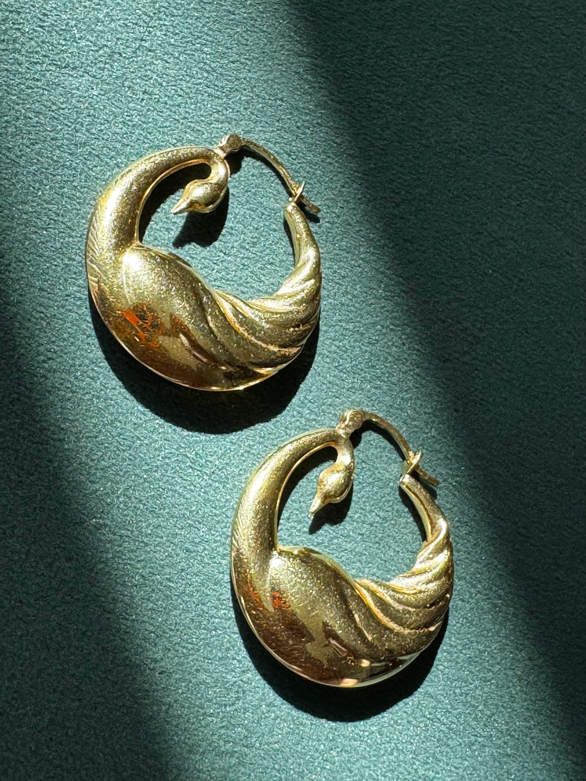 Vintage 18K Solid Yellow Gold Swan Hoop Earrings 3.5 Grams