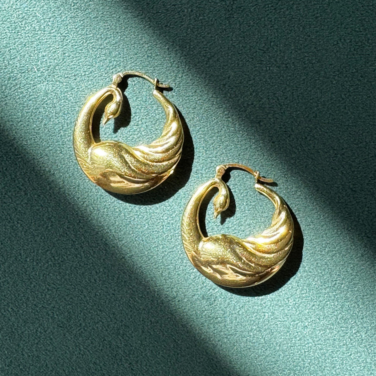 Vintage 18K Solid Yellow Gold Swan Hoop Earrings 3.5 Grams