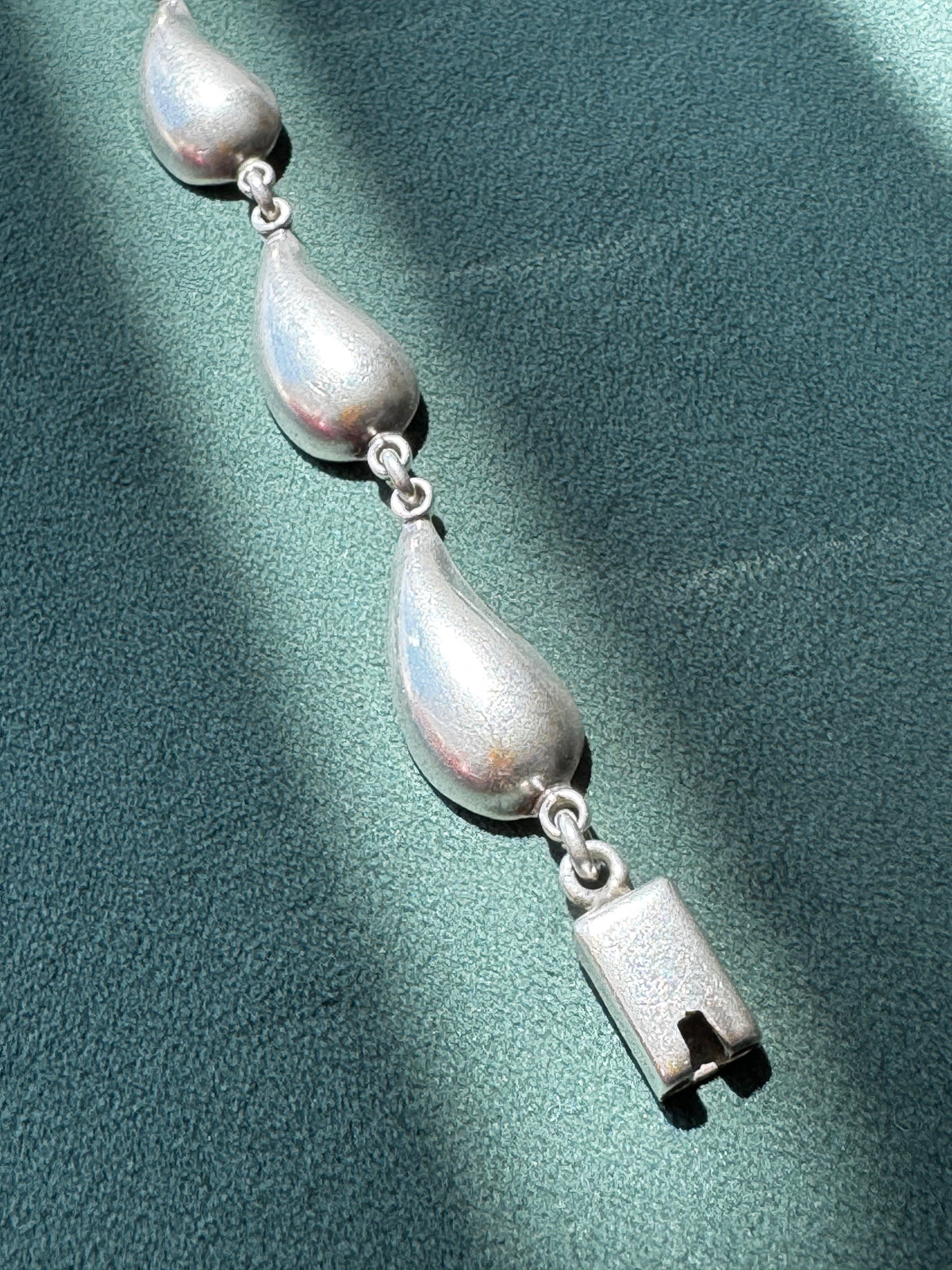 Vintage Mexican Sterling Silver Puffy Teardrop Link Bracelet Modernist 8 Inch Statement Bracelet