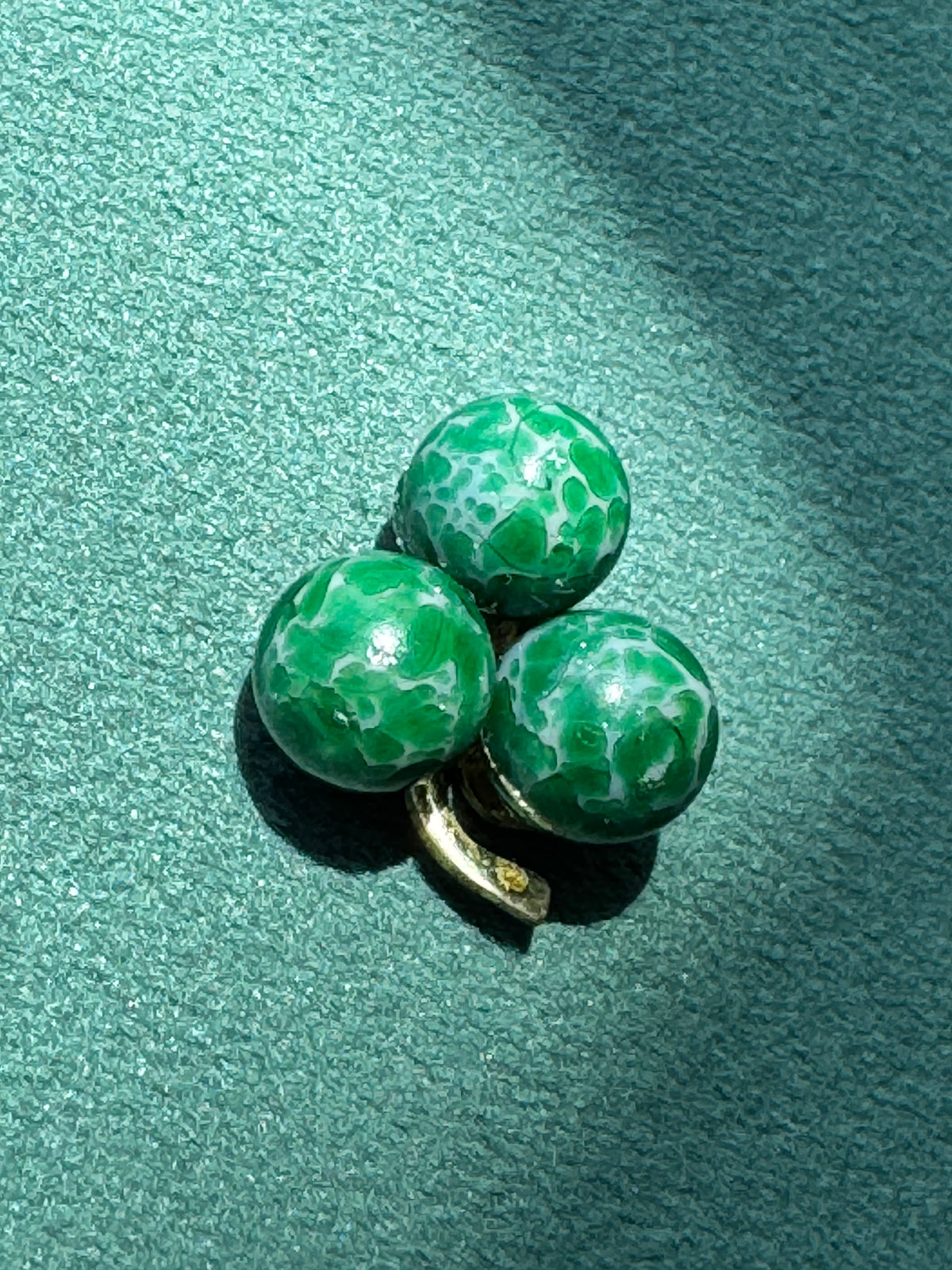 Vintage 12K Gold Green Stone Trefoil Clover Cluster Pendant Three Cabochon Cup Setting Irish Style