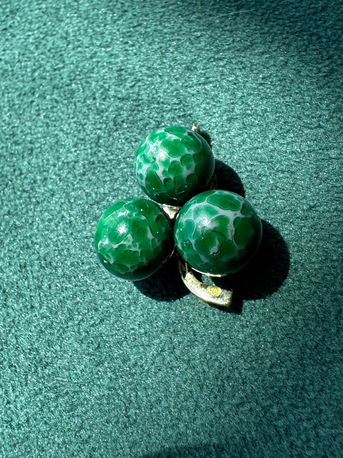 Vintage 12K Gold Green Stone Trefoil Clover Cluster Pendant Three Cabochon Cup Setting Irish Style