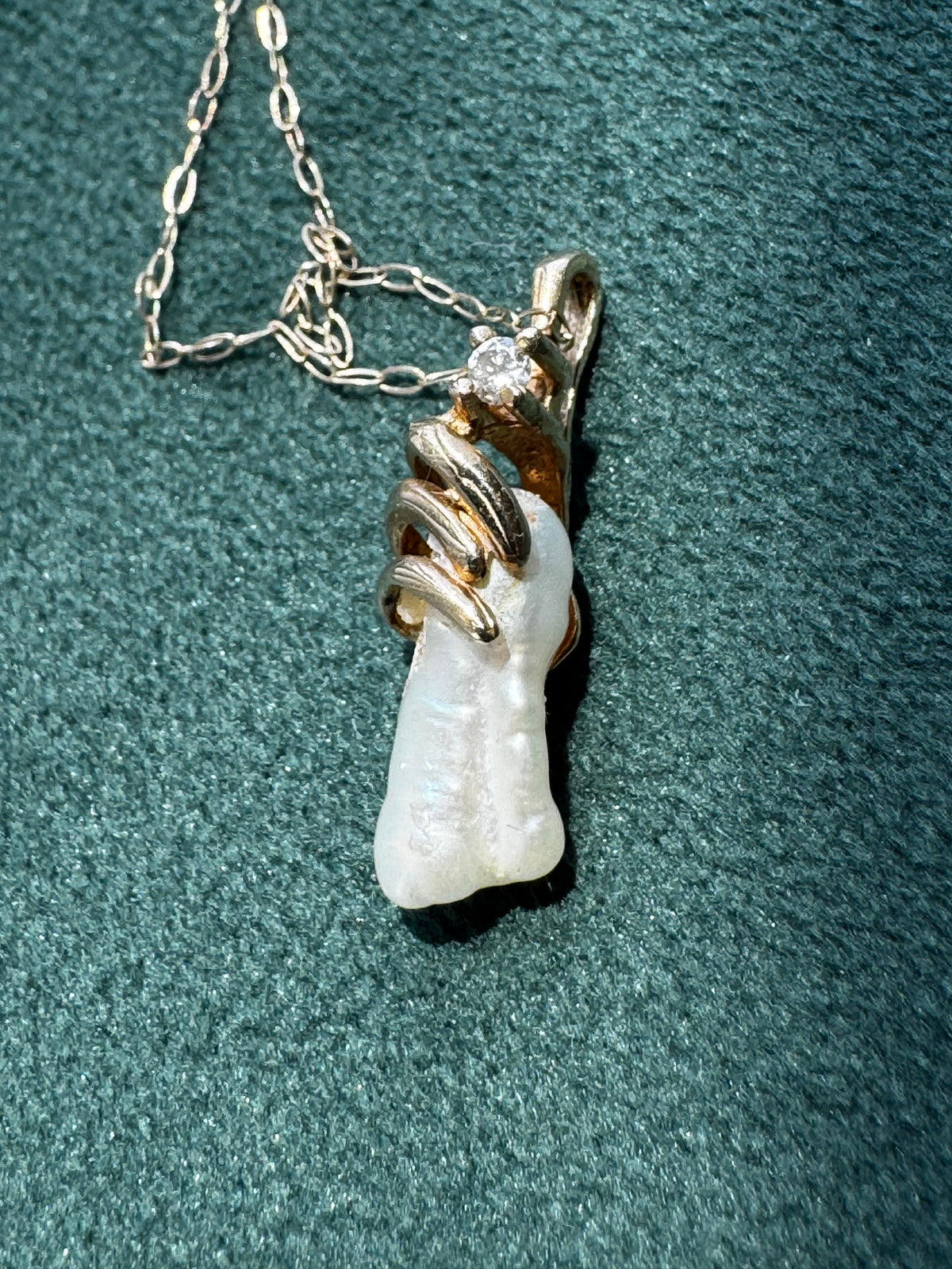 14K Gold Freshwater Baroque Pearl Diamond Accent Pendant Necklace Modernist Claw Setting