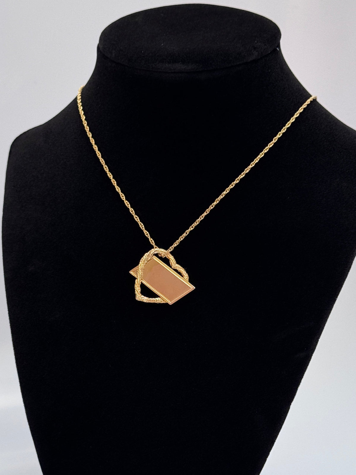 Vintage 14K Gold Heart Pendant with Rope Chain Frame and a Blank Cartouche