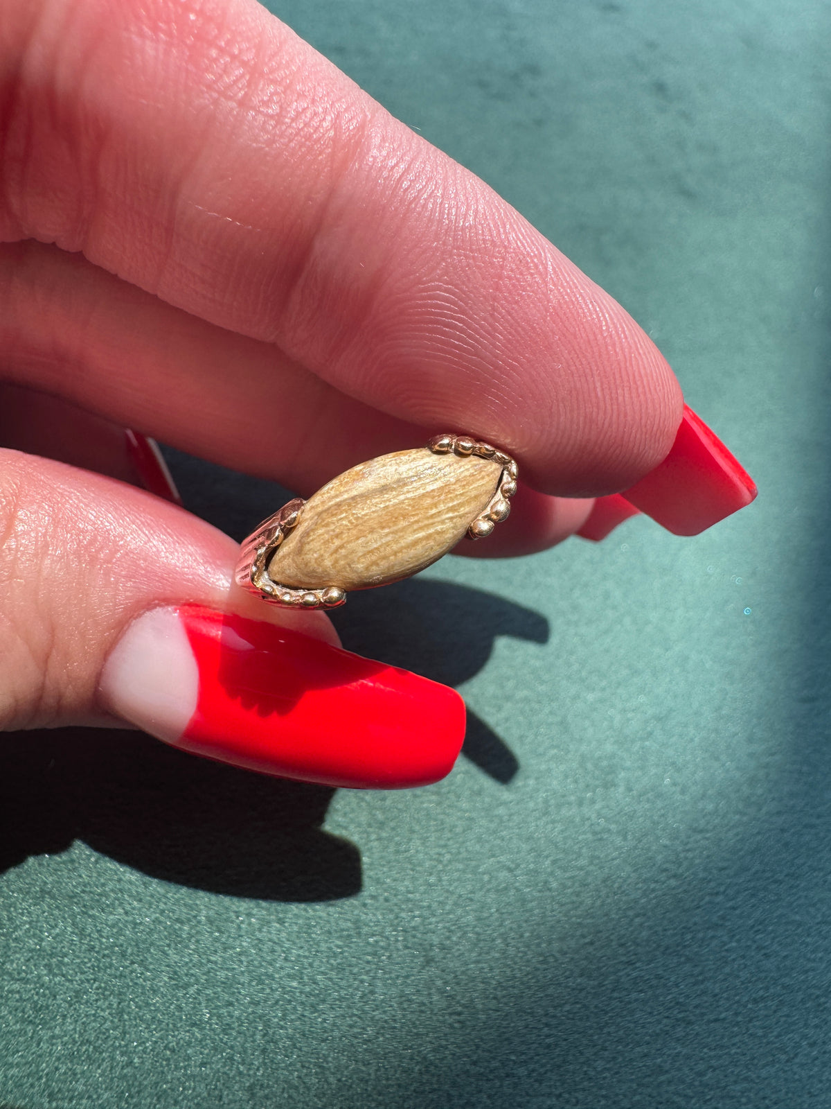 14K Yellow Gold Modernist Wood Marquise Cabochon Ring Beaded Bezel Fluted Shank Size 5 Sizable