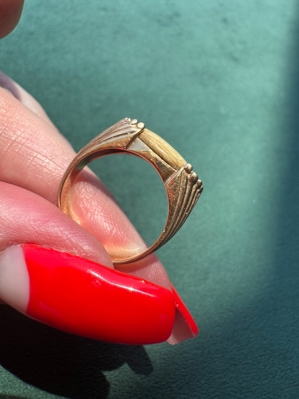 14K Yellow Gold Modernist Wood Marquise Cabochon Ring Beaded Bezel Fluted Shank Size 5 Sizable
