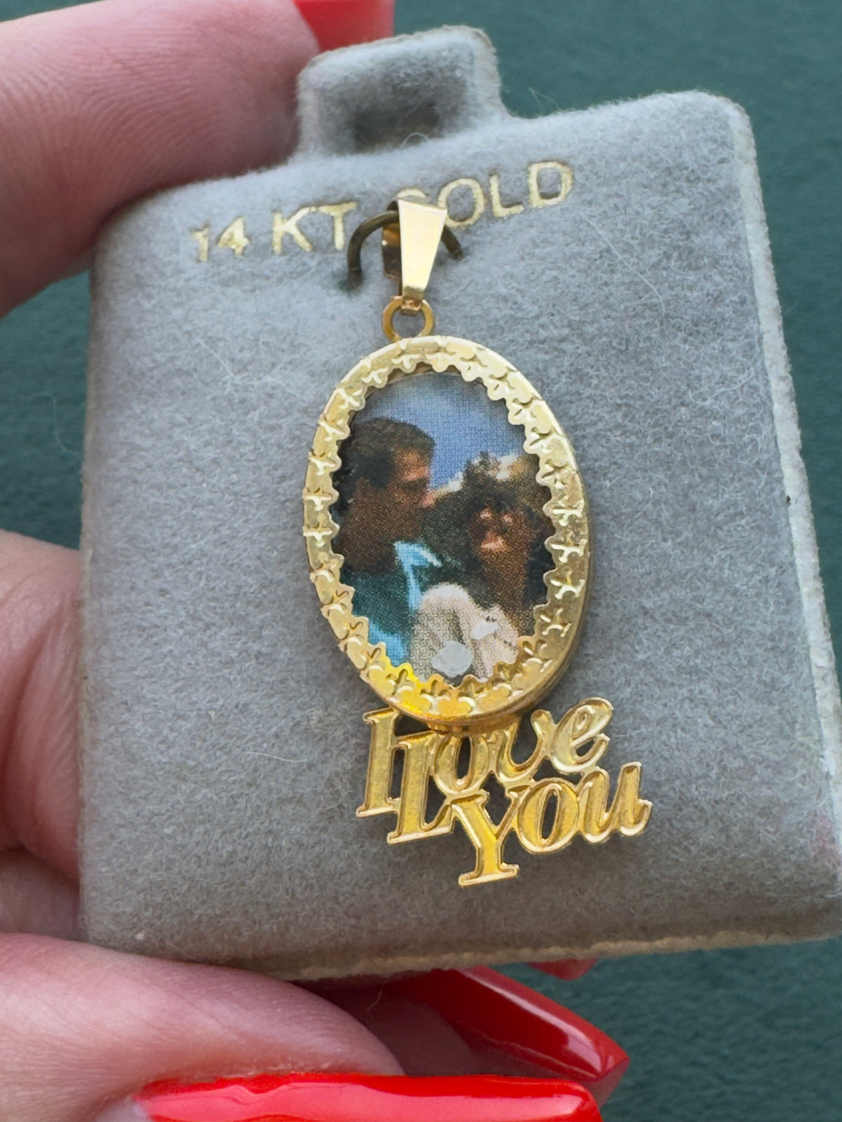 New Old Stock 14K Yellow Gold I Love You Romantic Couple Photo Frame Pendant Oval