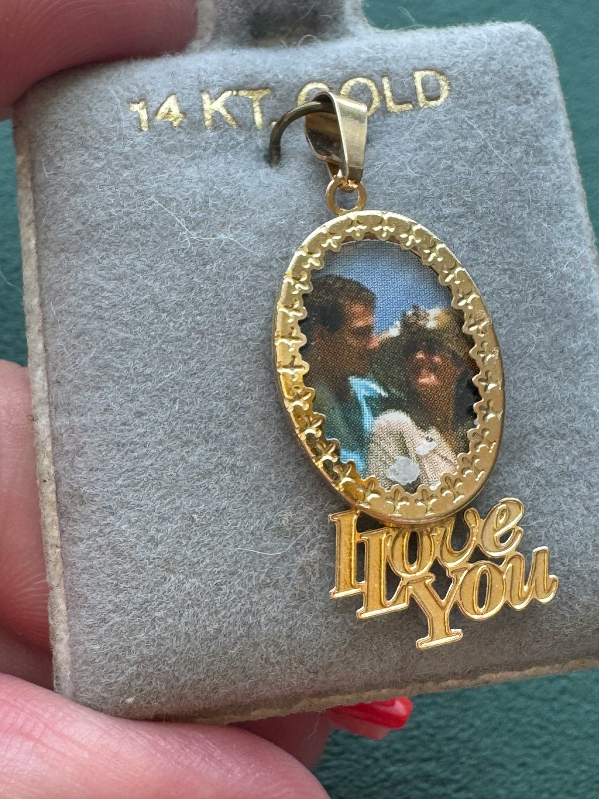 New Old Stock 14K Yellow Gold I Love You Romantic Couple Photo Frame Pendant Oval