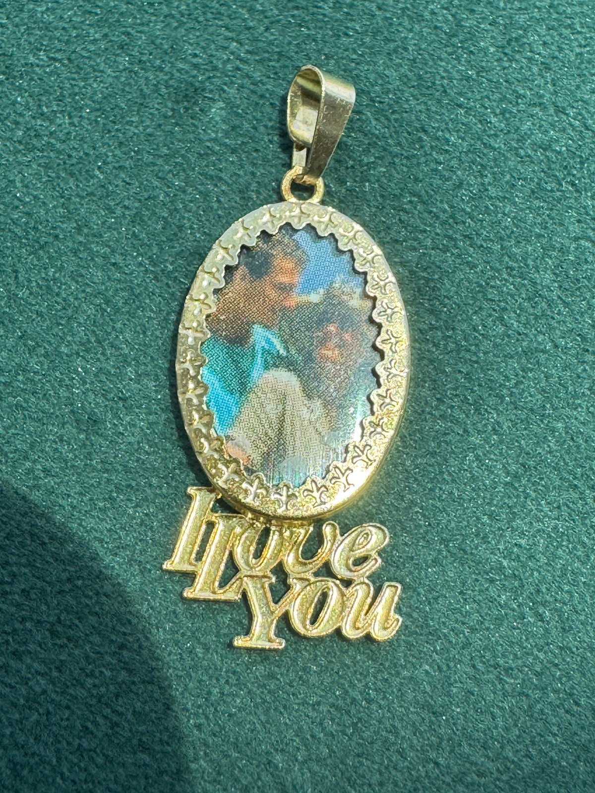 New Old Stock 14K Yellow Gold I Love You Romantic Couple Photo Frame Pendant Oval