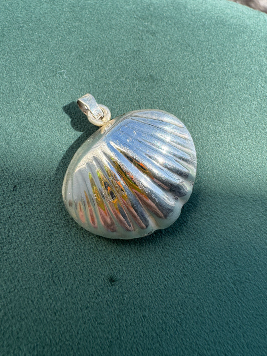 Vintage Mexican Sterling Silver Clamshell Harmony Ball Pendant With a Chime Inside
