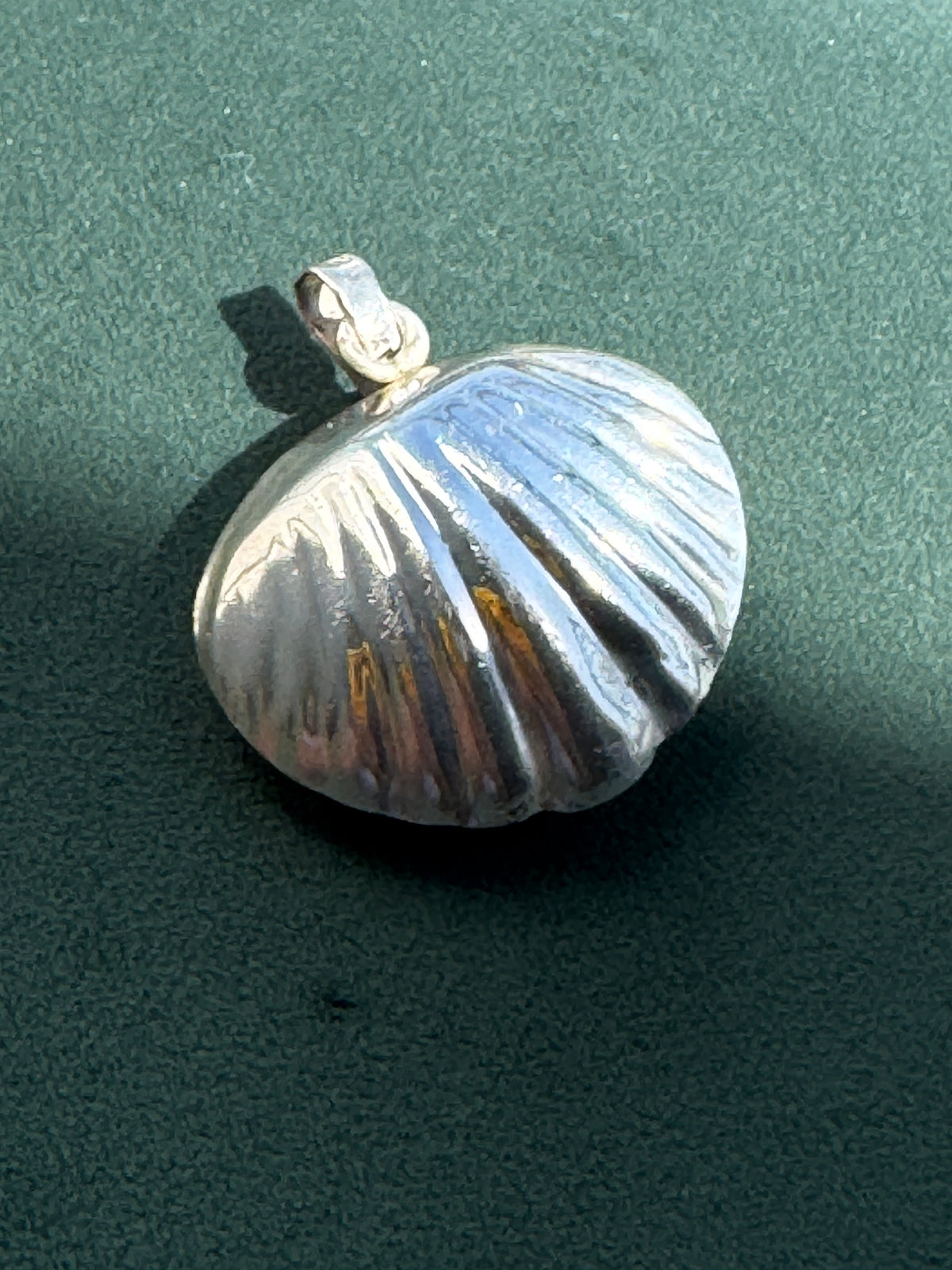 Vintage Mexican Sterling Silver Clamshell Harmony Ball Pendant With a Chime Inside