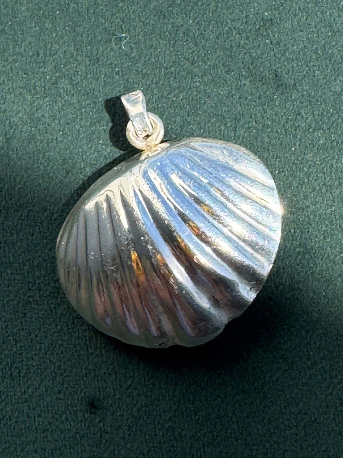 Vintage Mexican Sterling Silver Clamshell Harmony Ball Pendant With a Chime Inside