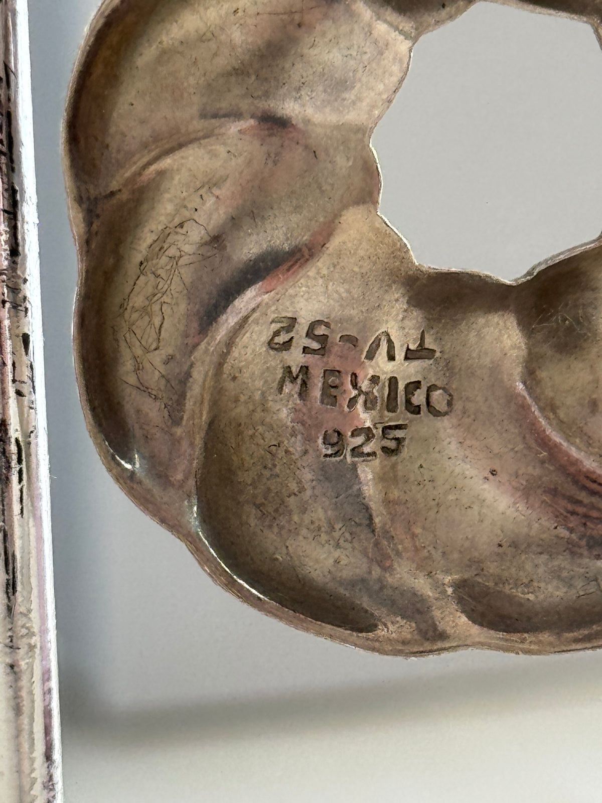 Vintage Mexican Sterling Silver Bow Shrimp Hoop Earrings Y2K TV-52 Marked 925 Mexico