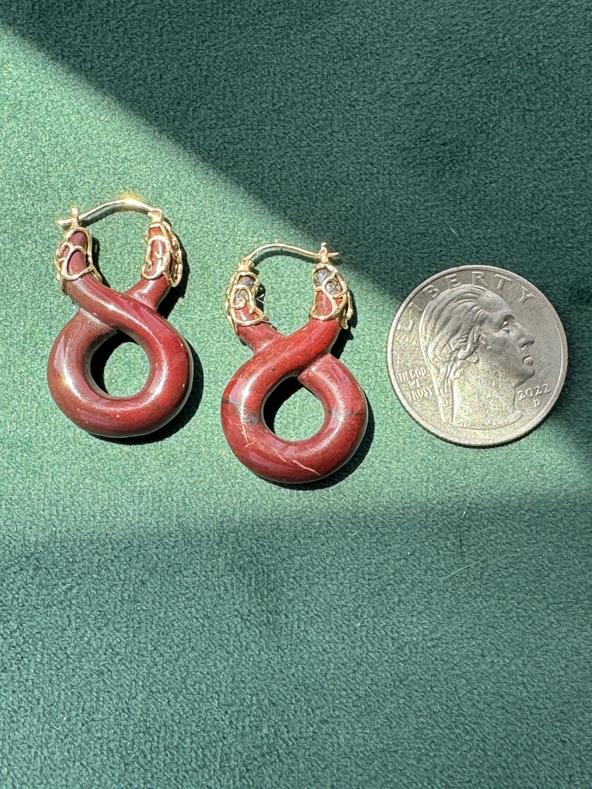 14K Gold Carved Jasper Infinity Hoop Earrings New Old Stock Never Worn