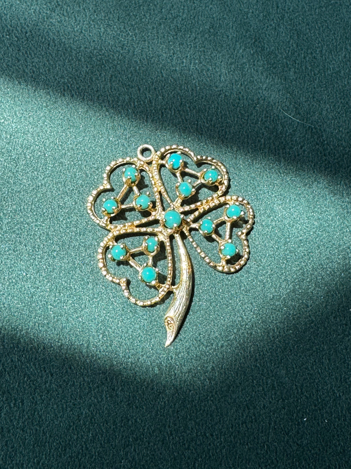 Vintage 14K Gold Turquoise Four Leaf Clover Pendant Lucky Charm Curled Stem Detail