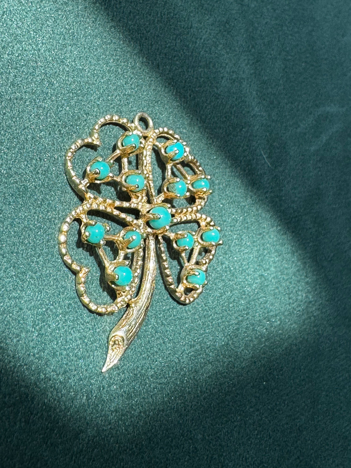Vintage 14K Gold Turquoise Four Leaf Clover Pendant Lucky Charm Curled Stem Detail
