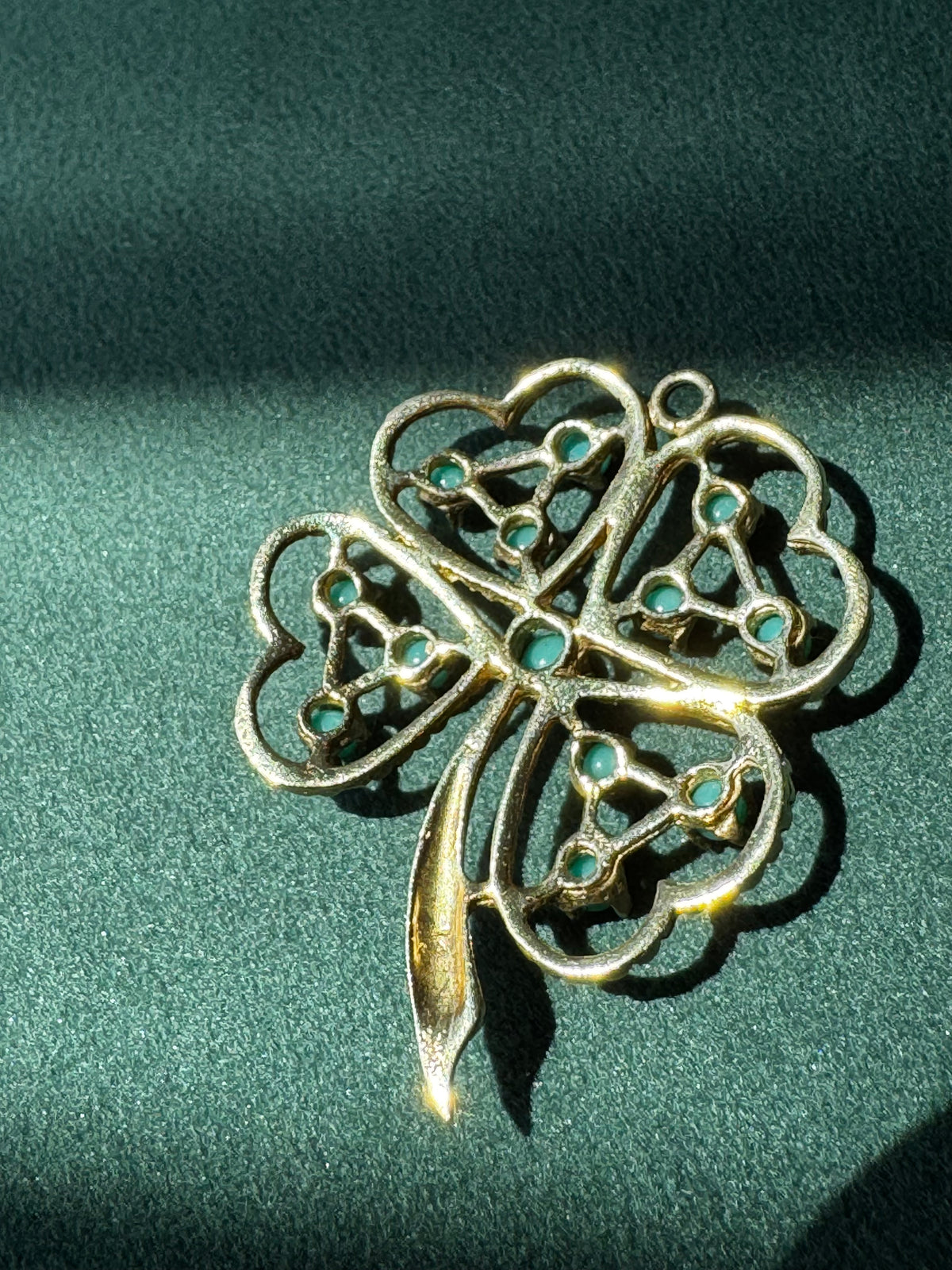 Vintage 14K Gold Turquoise Four Leaf Clover Pendant Lucky Charm Curled Stem Detail