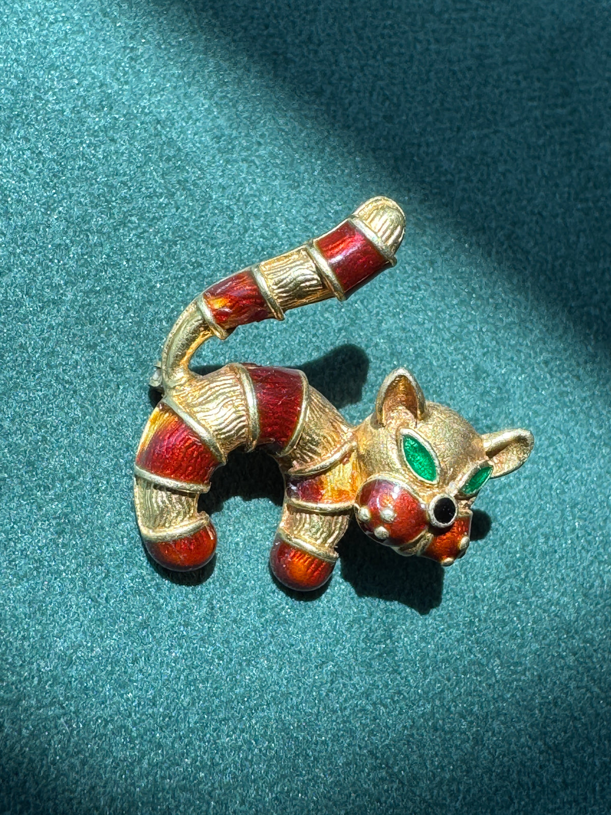 Vintage Unoaerre 18K Gold Enamel Cat Brooch Italian Designer Jewelry