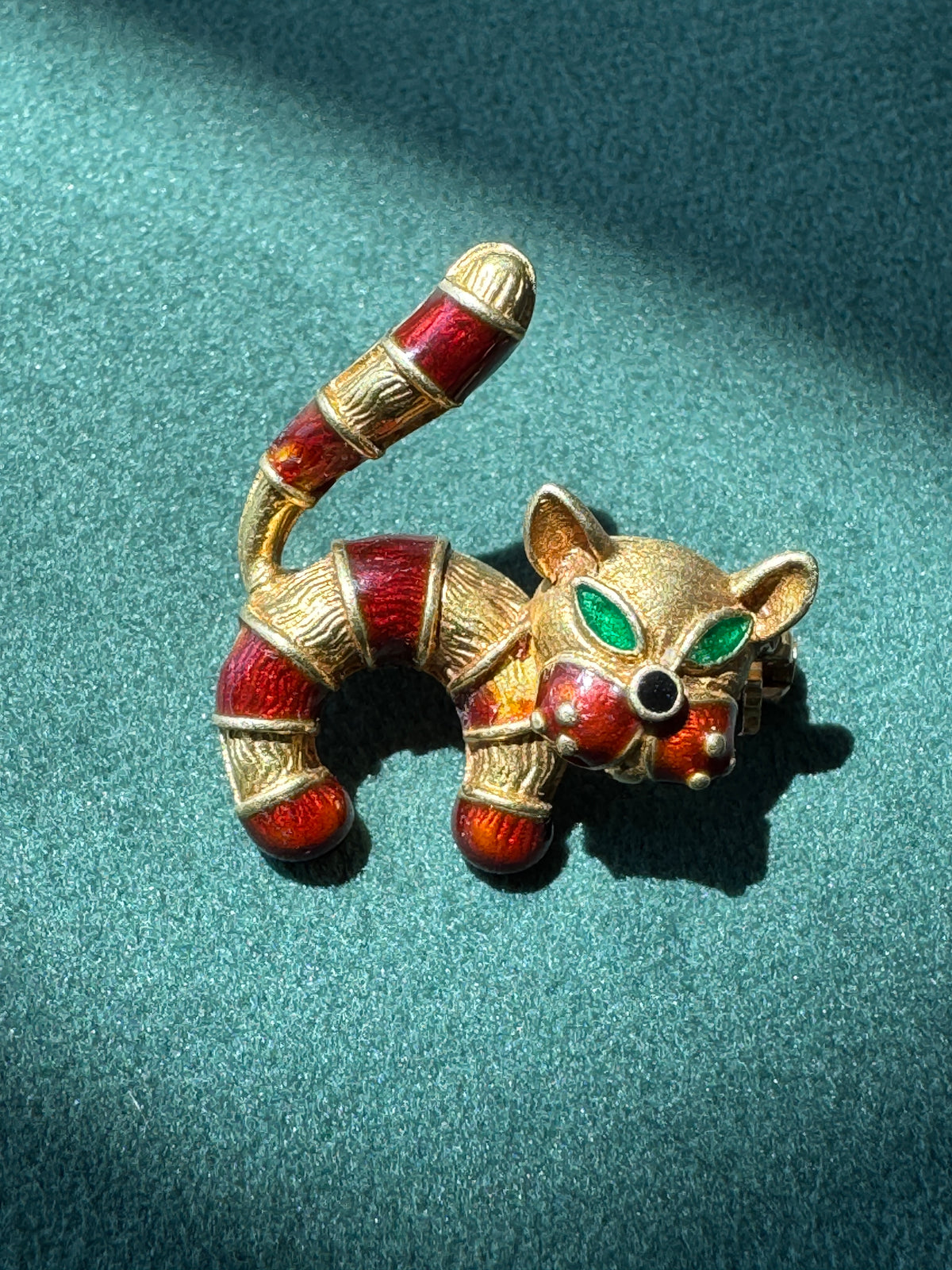 Vintage Unoaerre 18K Gold Enamel Cat Brooch Italian Designer Jewelry