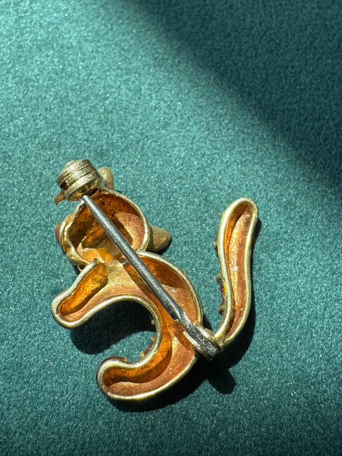 Vintage Unoaerre 18K Gold Enamel Cat Brooch Italian Designer Jewelry