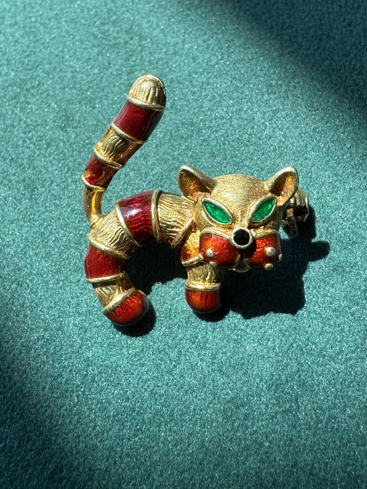 Vintage Unoaerre 18K Gold Enamel Cat Brooch Italian Designer Jewelry