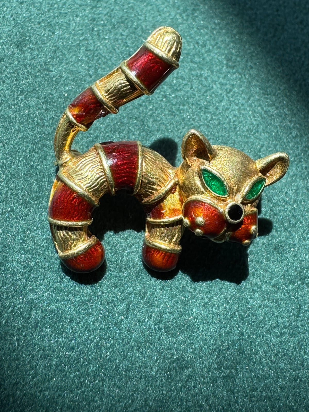 Vintage Unoaerre 18K Gold Enamel Cat Brooch Italian Designer Jewelry