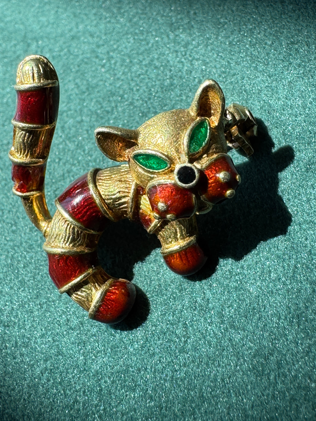 Vintage Unoaerre 18K Gold Enamel Cat Brooch Italian Designer Jewelry