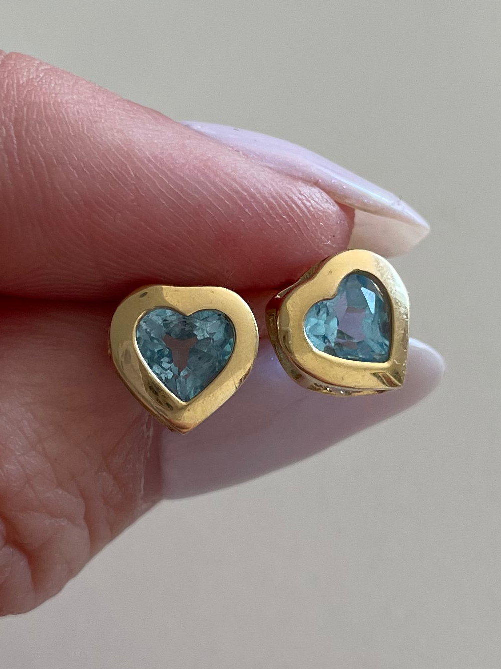 Vintage 1980s 14K Gold Blue Topaz Heart Stud Earrings