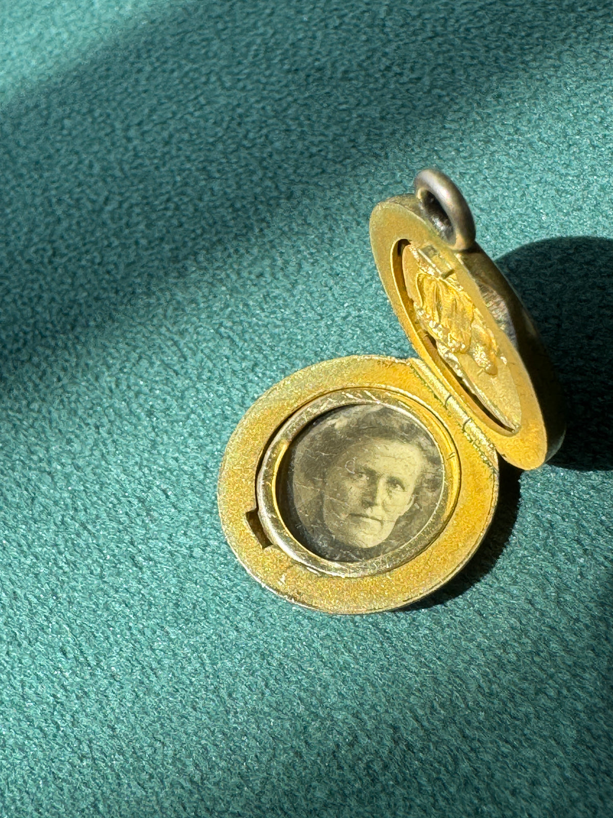 Vintage Early 1900s Art Nouveau Gold Filled Locket Flower Face Original Photo