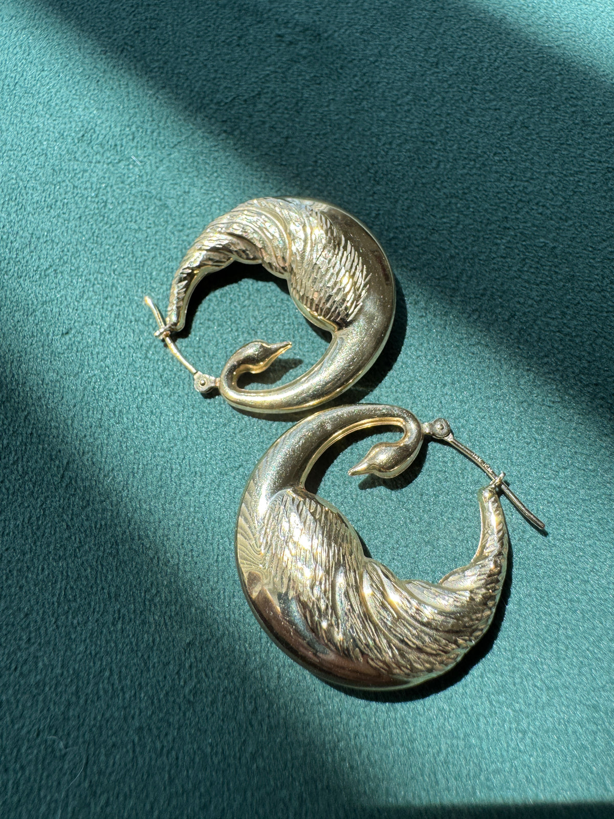 Vintage 14K Solid Gold Swan Hoop Earrings With Diamond Cut Wing Texture