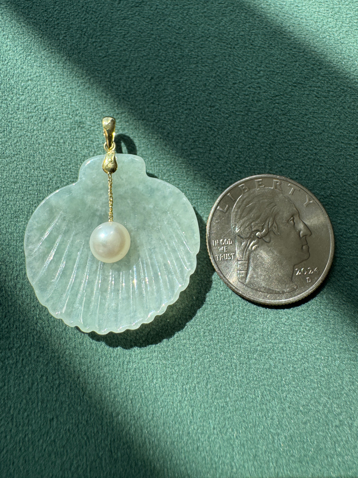 Vintage 14K Gold Carved Jade Scallop Shell Pendant Pearl Drop Hong Kong Mermaid Life