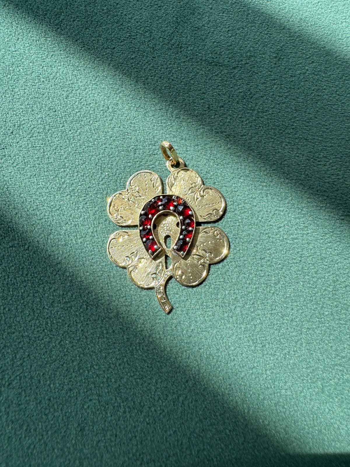 Vintage 1940s 14K Gold Garnet Four Leaf Clover Horseshoe Pendant Lucky Charm Double the Luck