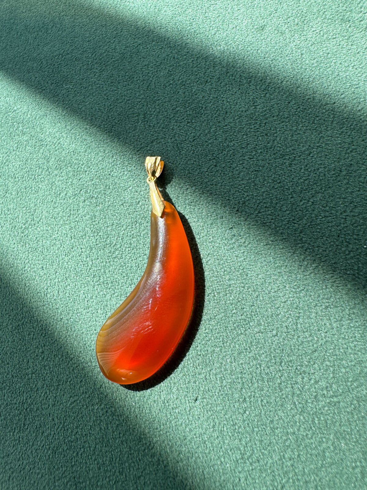 Vintage 18K Gold Carnelian Paisley Drop Pendant Bold Sunset Orange Statement