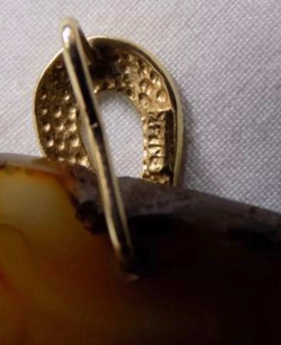 Vintage Zodiac Aries 14K Gold and Agate Pendant